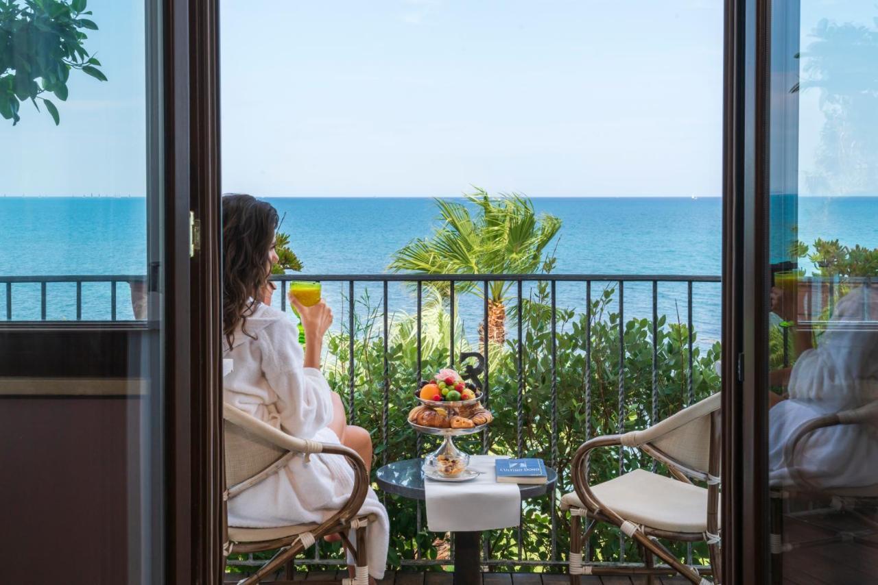 Hotel Lido Degli Scogli Crotone Exteriör bild